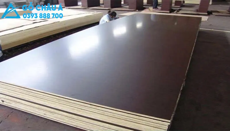 Tấm gỗ dán phủ phim dùng trong thi công cốp pha bê tông