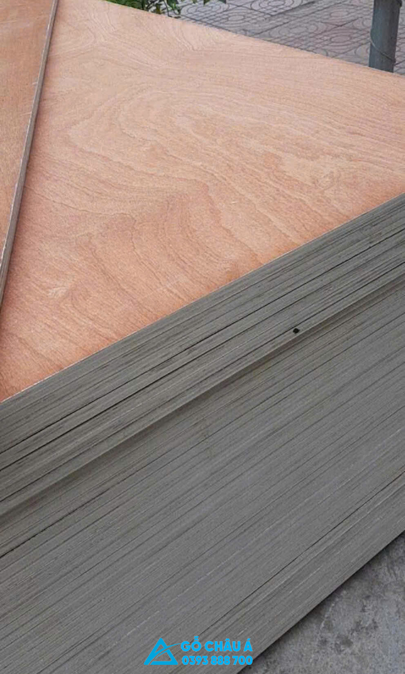 Cận cảnh bề mặt ván ép gỗ phủ melamine hiện đại